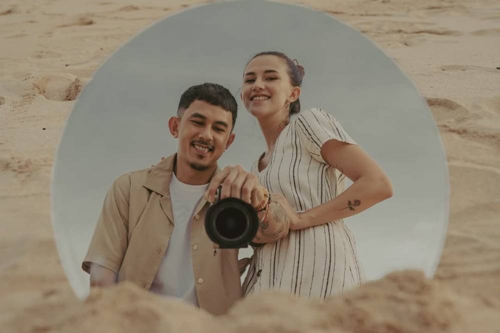 Berapa Perbedaan Usia Fandy Christian dan Dahlia Poland?