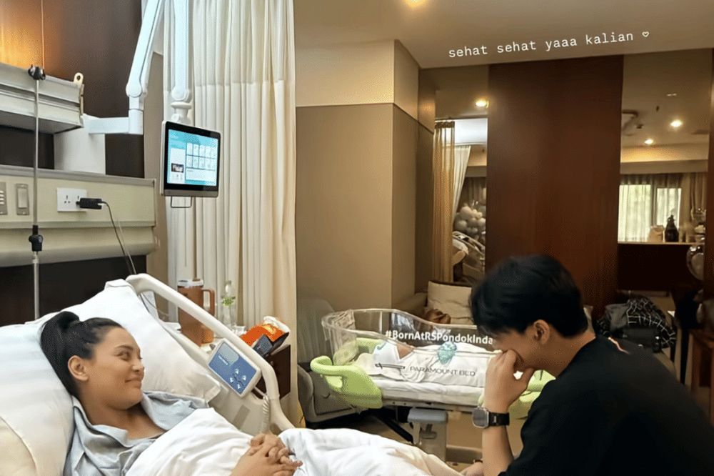 Artis yang Jenguk Baby Andrew Anak Erika Carlina 6.png