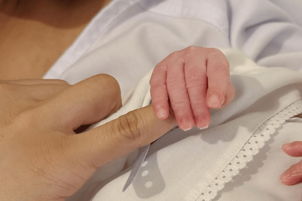 Momen Baby Andrew Bersama Kakek dan Neneknya  1.png