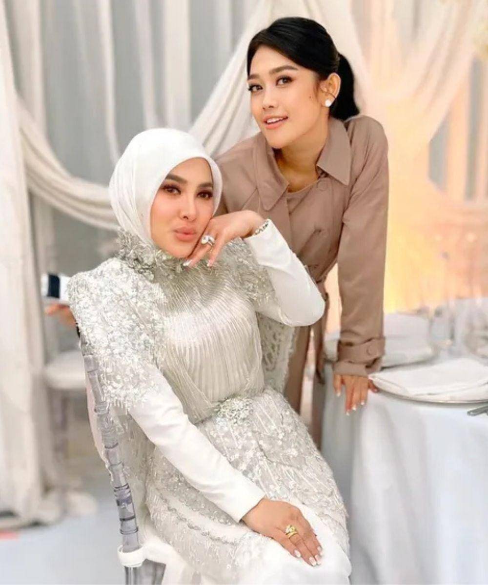 syahrini cincin 42 miliar