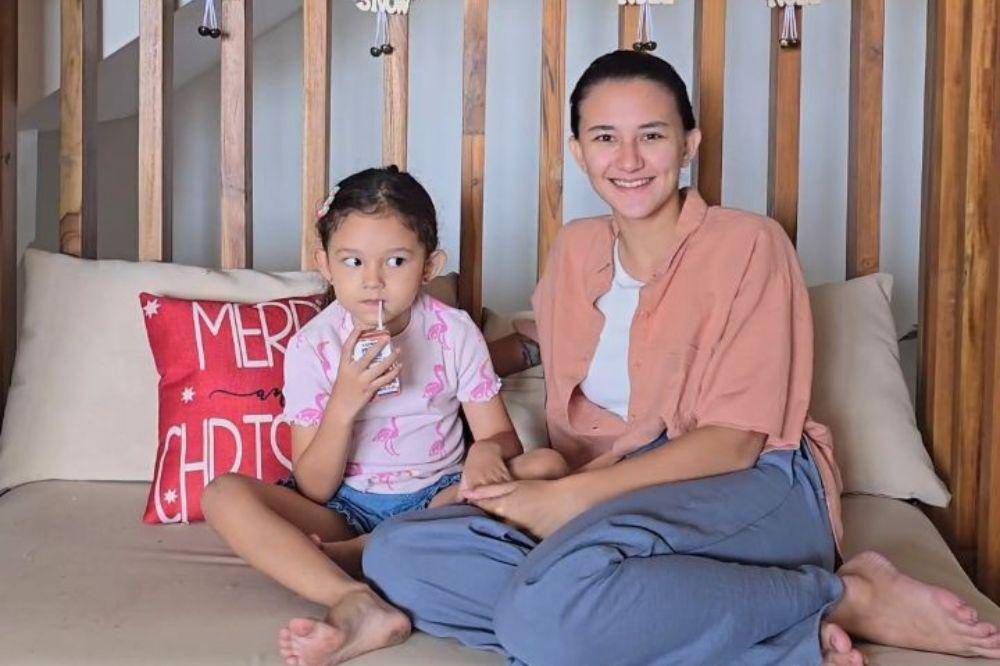 Artis Perempuan yang Menikah Muda dan Berujung Cerai