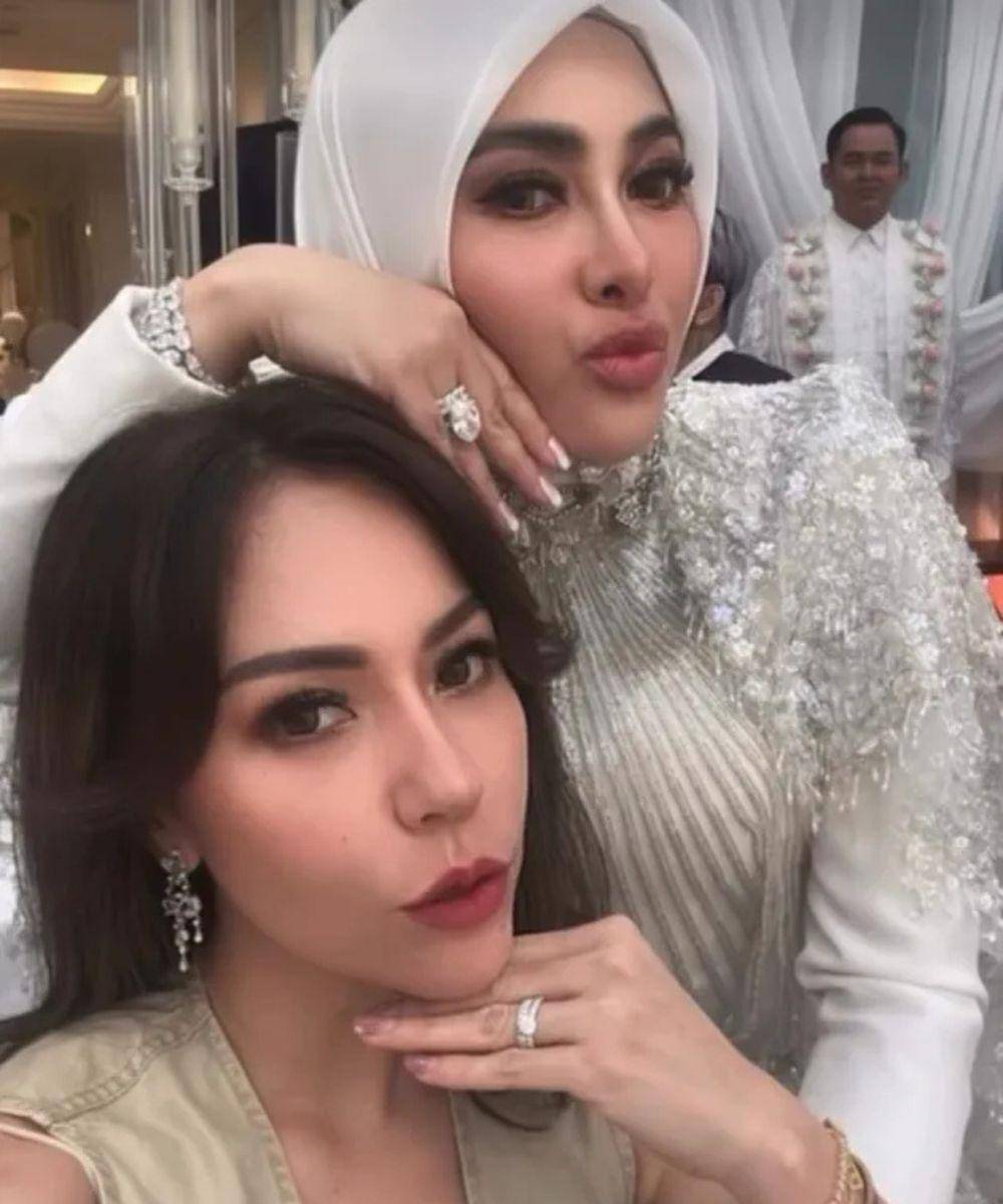 syahrini cincin 42 miliar