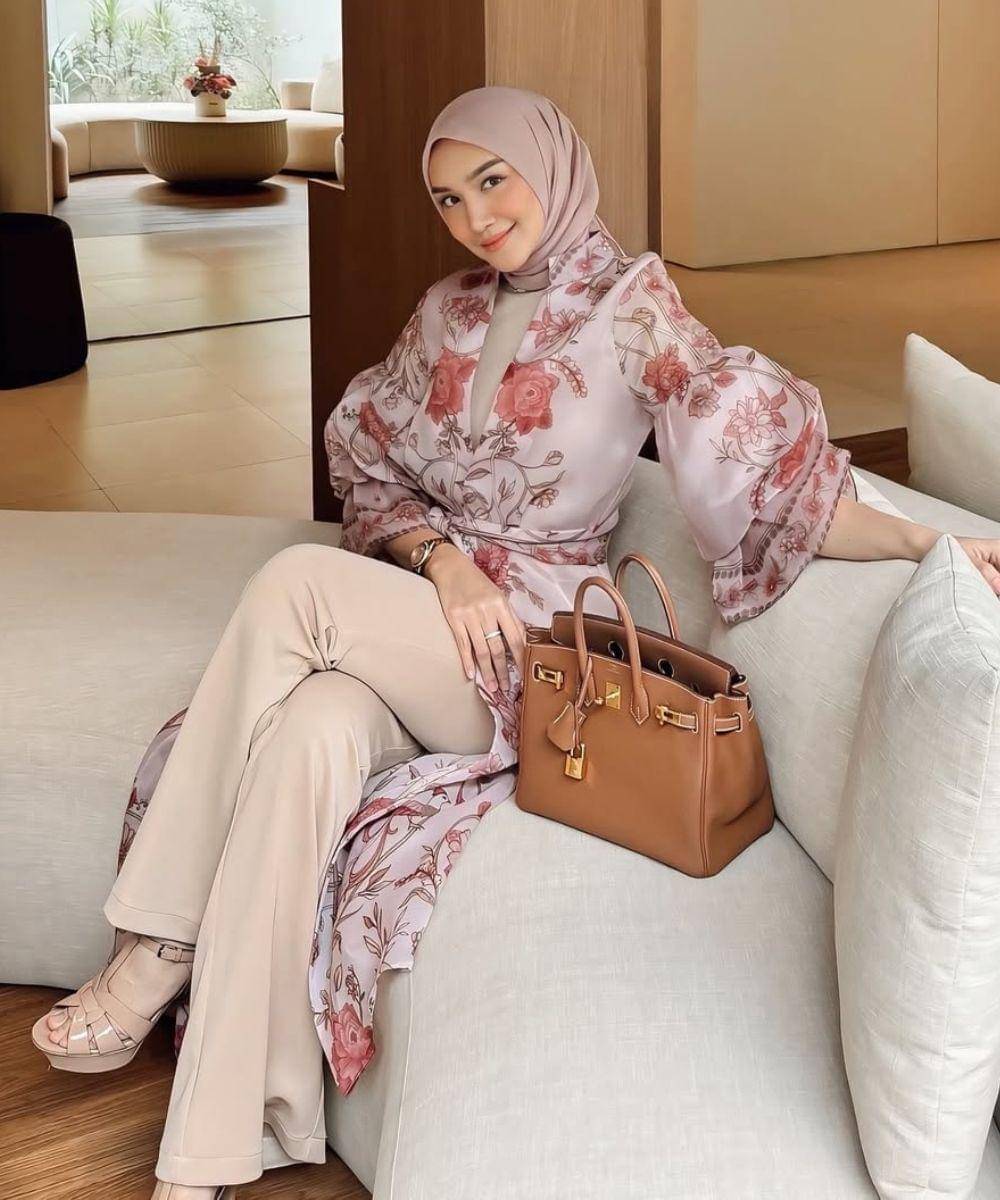 Artis Perempuan yang Menikah Muda dan Berujung Cerai