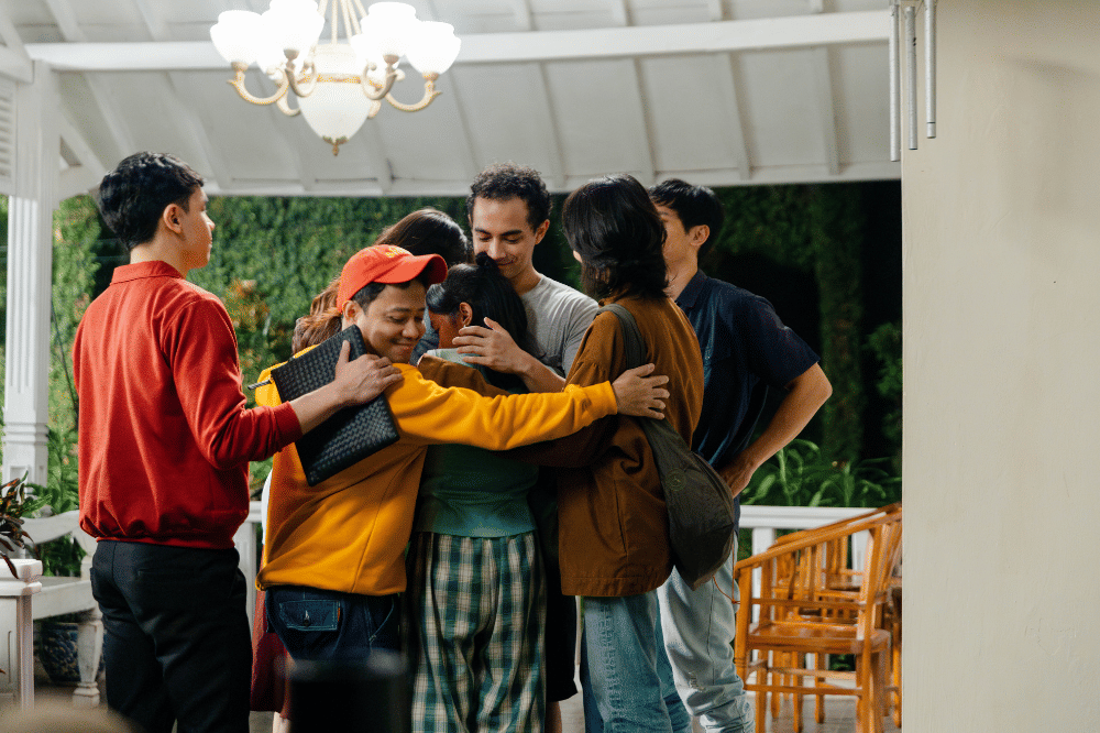 Fakta Karakter Omara Esteghlal di Film Tinggal Meninggal