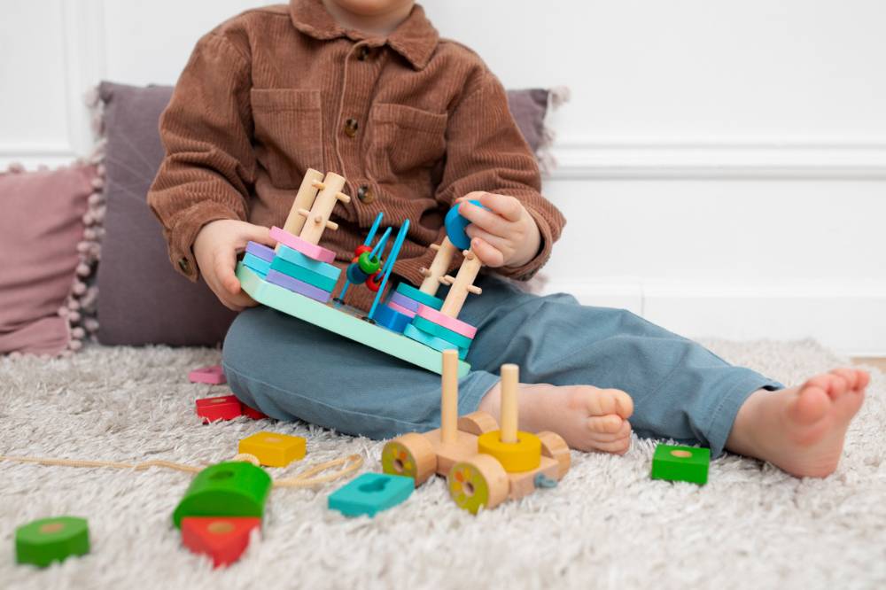 Anak sedang sensory play