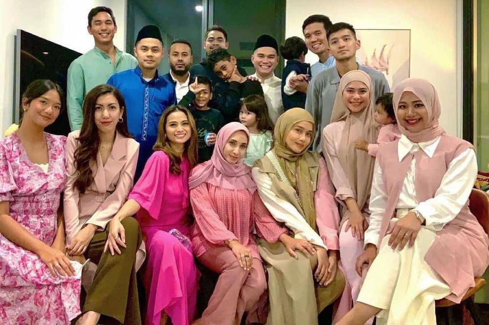 Fakta Keluarga Acha Septriasa