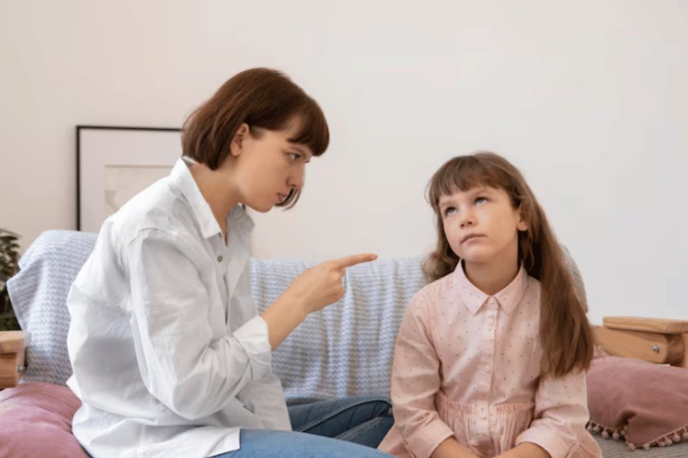 7 Dampak Buruk Sering Memarahi Anak, Mengganggu Otak hingga Kesehatan!