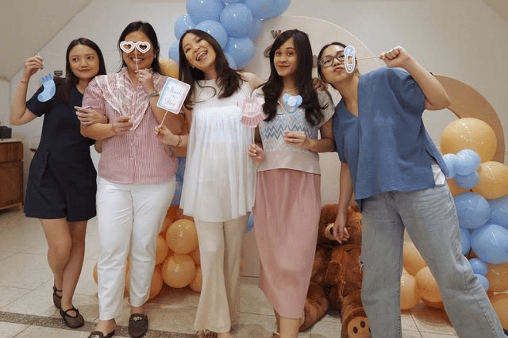 Istri dan sahabatnya .png