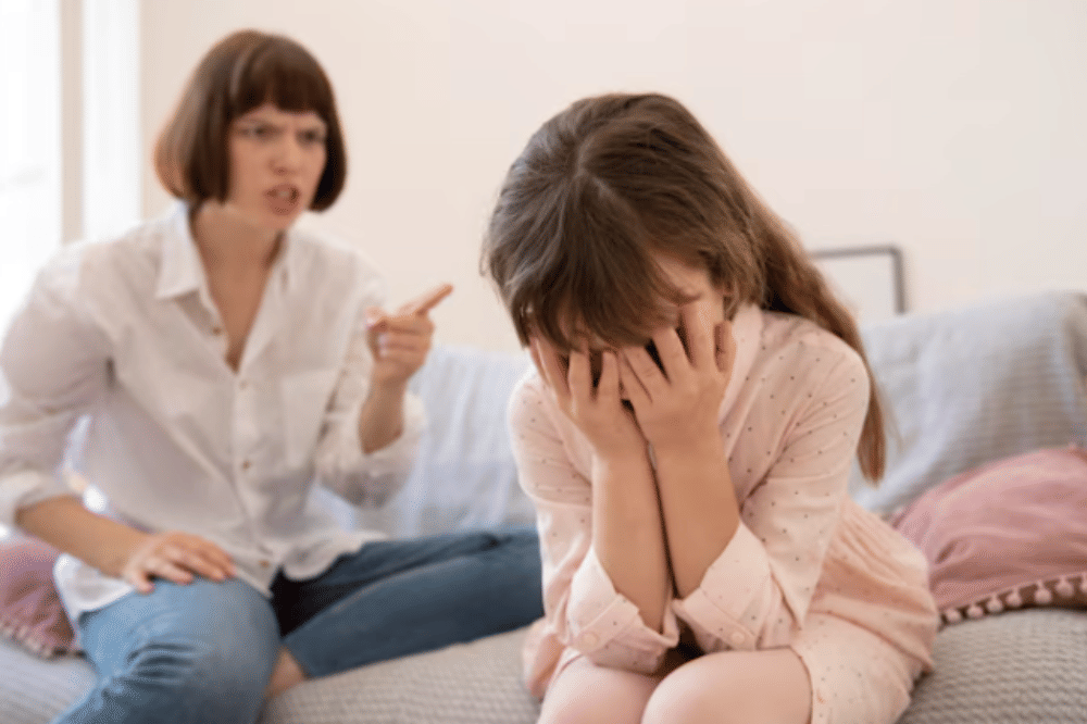 7 Dampak Buruk Sering Memarahi Anak, Mengganggu Otak hingga Kesehatan!