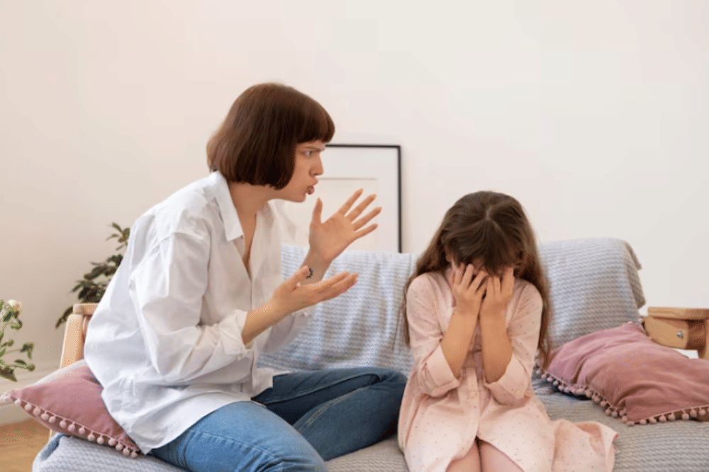 7 Dampak Buruk Sering Memarahi Anak, Mengganggu Otak hingga Kesehatan!