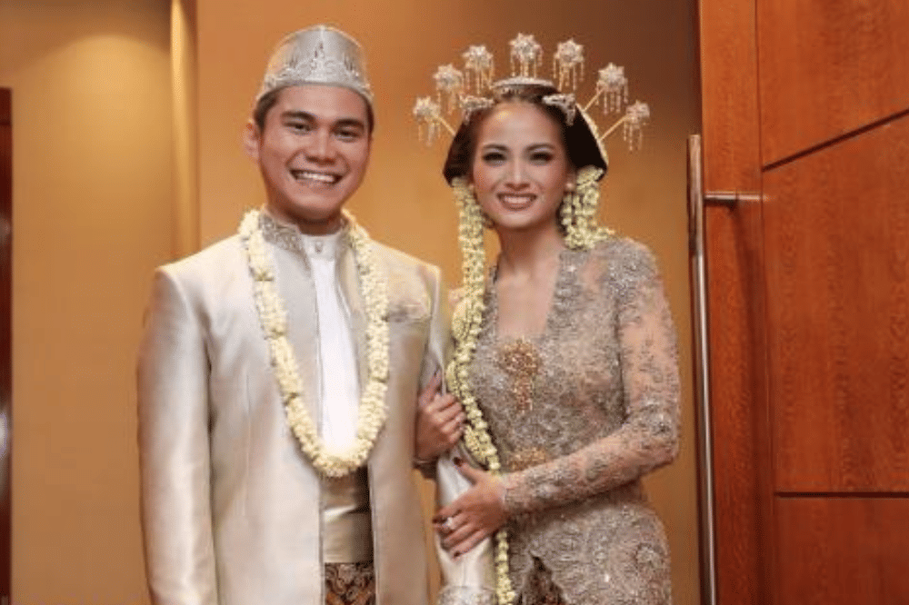 Foto Jadul Pernikahan Acha Septriasa dan Vicky Kharisma