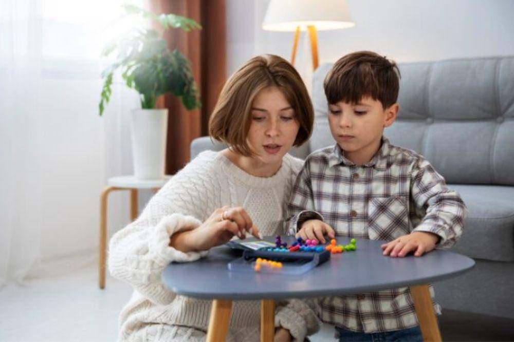 mom playing with her kid