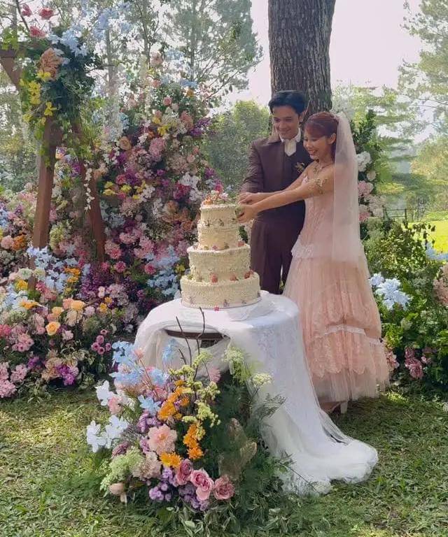 Foto Resepsi Pernikahan Nadin Amizah seperti Negeri Dongeng 2.jpg