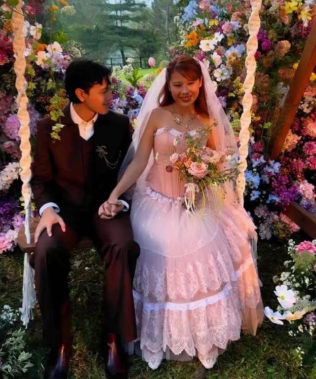 Foto Resepsi Pernikahan Nadin Amizah seperti Negeri Dongeng 6.jpg