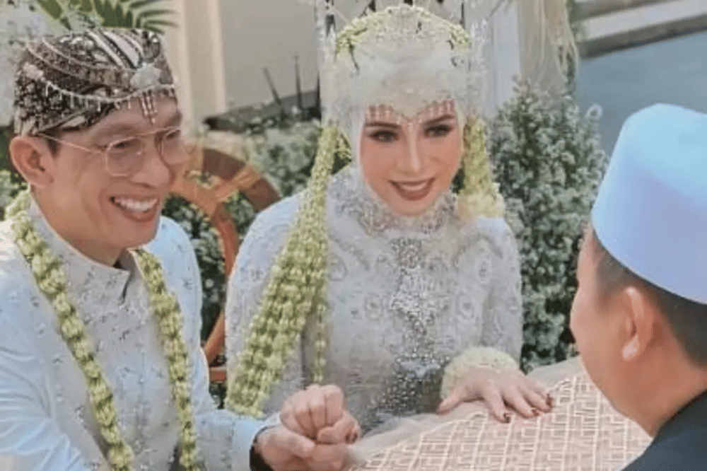 Melly Goeslaw dan Anto Hoed