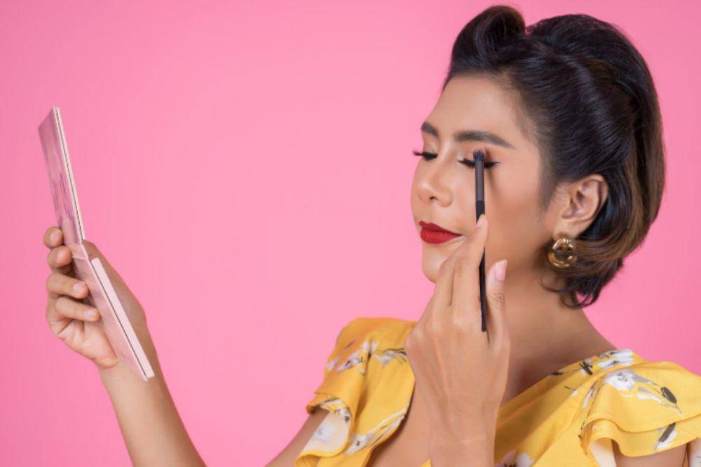 Tips Makeup di Kulit Berminyak dan Berjerawat agar Tahan Seharian