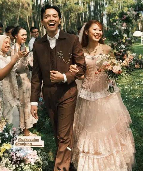 Foto Resepsi Pernikahan Nadin Amizah seperti Negeri Dongeng 3.jpg