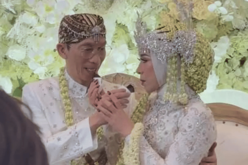 Melly Goeslaw dan Anto Hoed rayakan anniversary ke-30