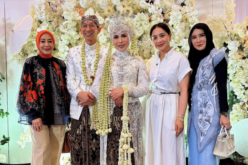 Melly Goeslaw dan Anto Hoed rayakan anniversary ke-30