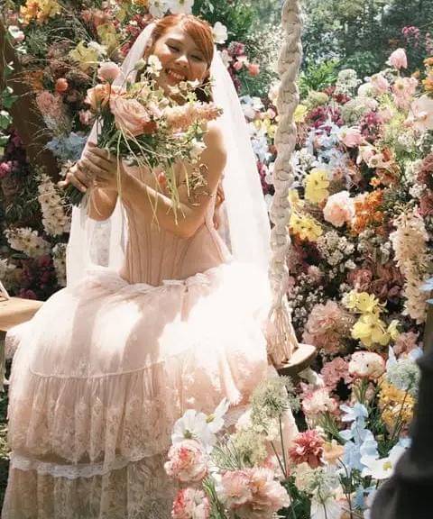 Foto Resepsi Pernikahan Nadin Amizah seperti Negeri Dongeng 4.jpg