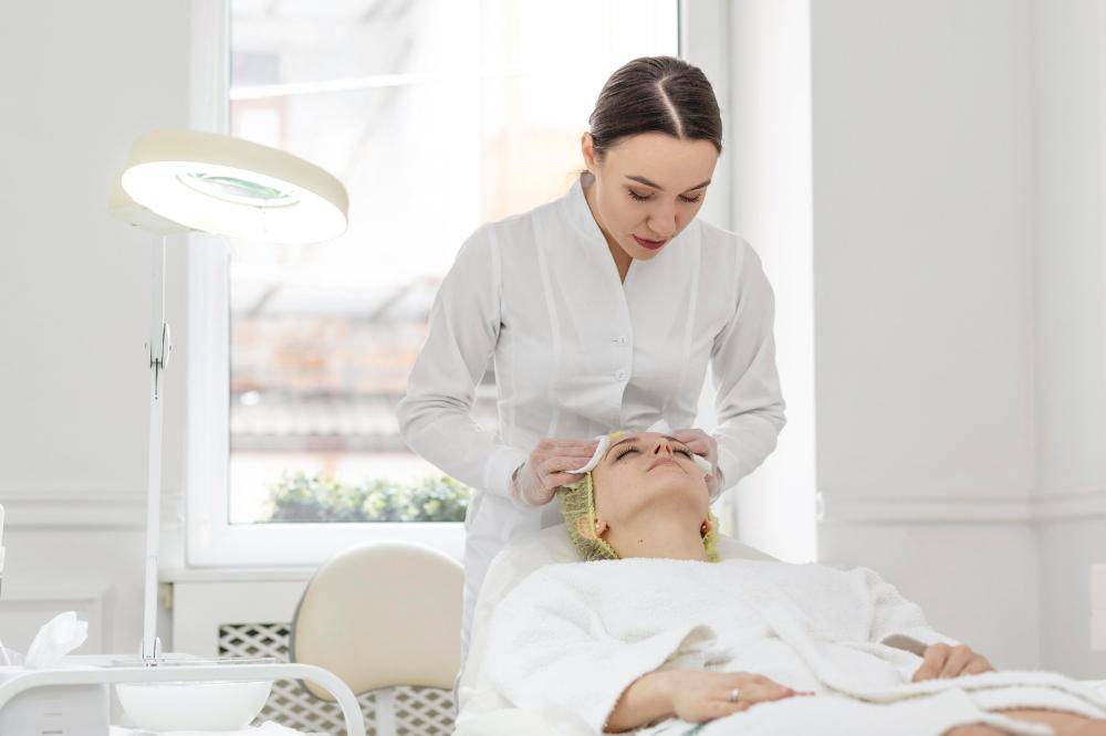 Rahasia Kulit Glowing Mama: 5 Klinik Kecantikan Terbaik di PIK yang Wajib Dicoba!