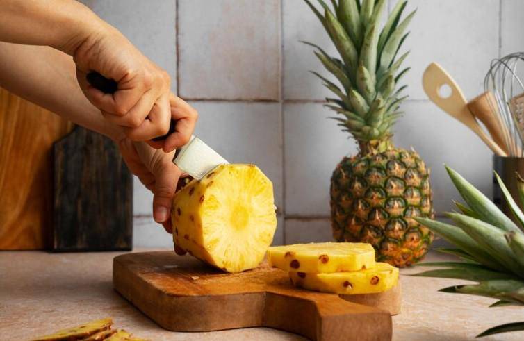 Ilustrasi nanas (freepik.com/freepik)