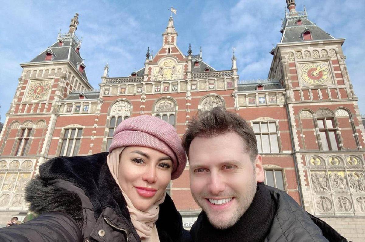 Artis yang Pernah Ditalak Suaminya