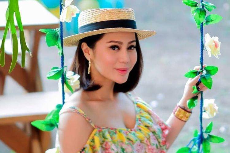 Artis yang Pernah Ditalak Suaminya