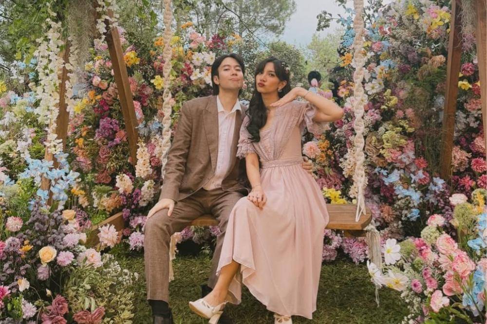 Penampilan Sheila Dara yang Mencuri Perhatian di Pernikahan Nadin Amizah.jpg