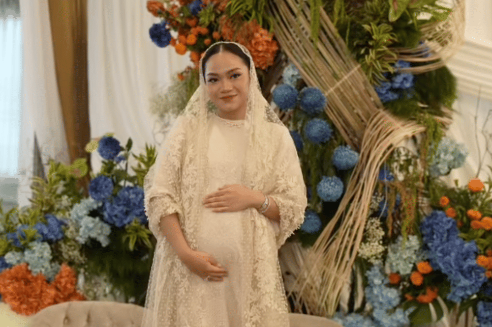 Foto Tamara Kalla Istri Rasyid Rajasa Pamer Baby Bump 3.png