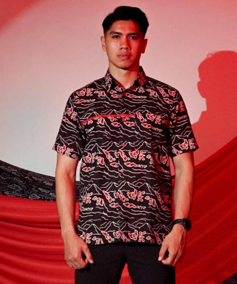 7 Rekomendasi Merek Batik untuk 17an, Bikin Papa Tampil Berkharisma!