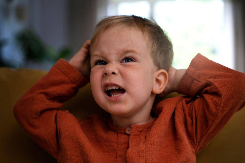 Child suffering from lice infection