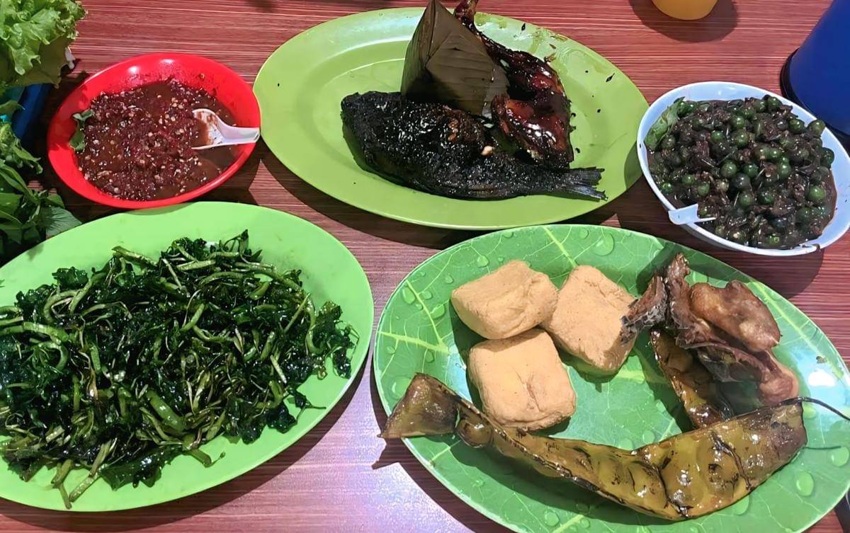 9 Tempat Wisata Kuliner Bandung Terdekat, Lezatnya Hidangan Khas Sunda