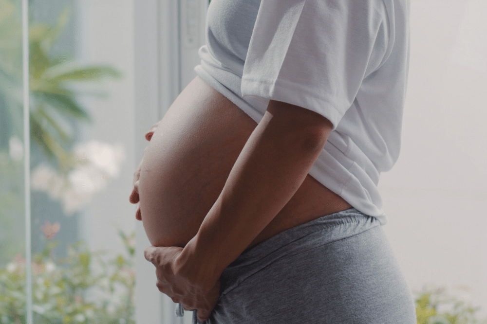 Perut ibu hamil (Freepik/tirachardz)