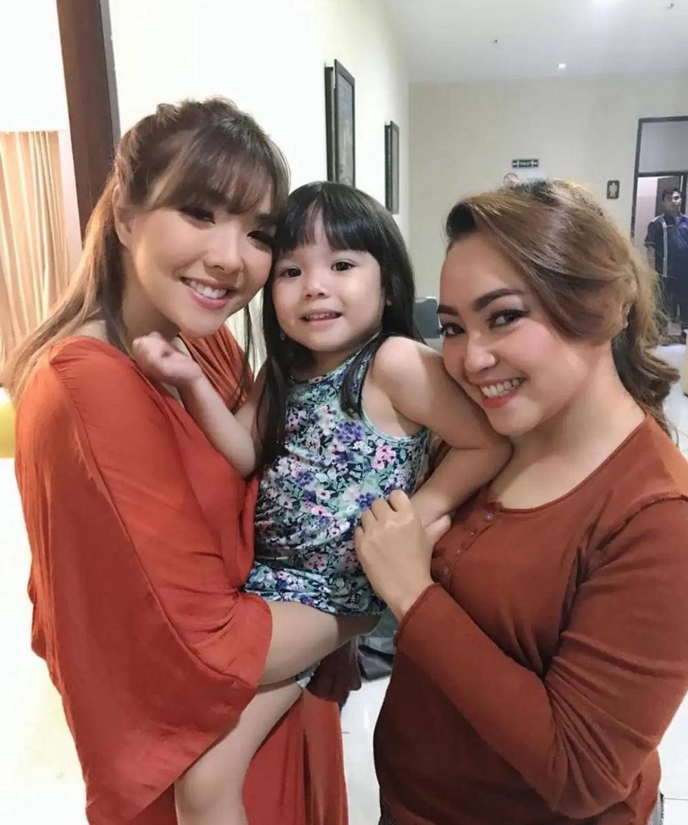 Foto Kenangan Mpok Alpa bareng Artis