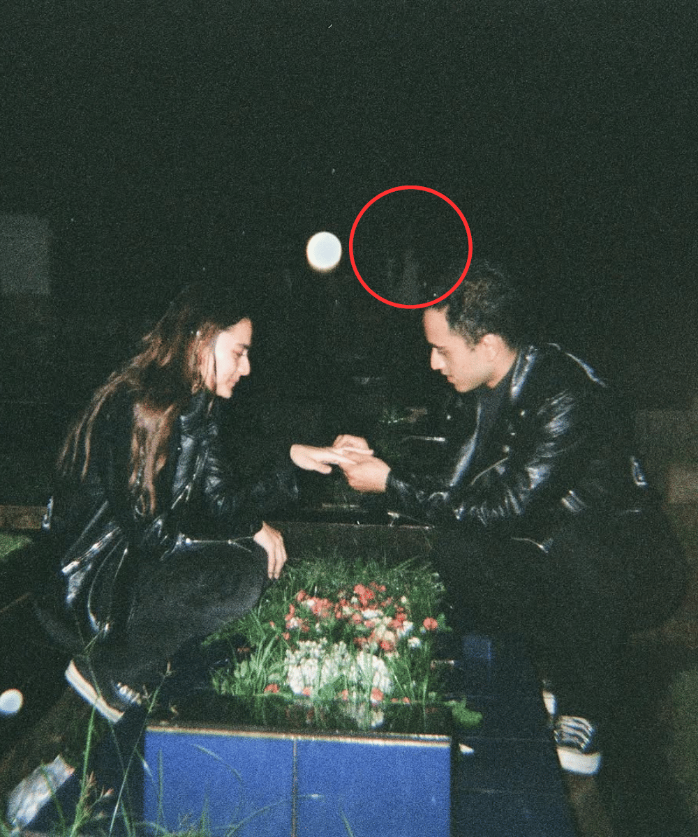 Foto Rachquel Nesia Dilamar di Kuburan