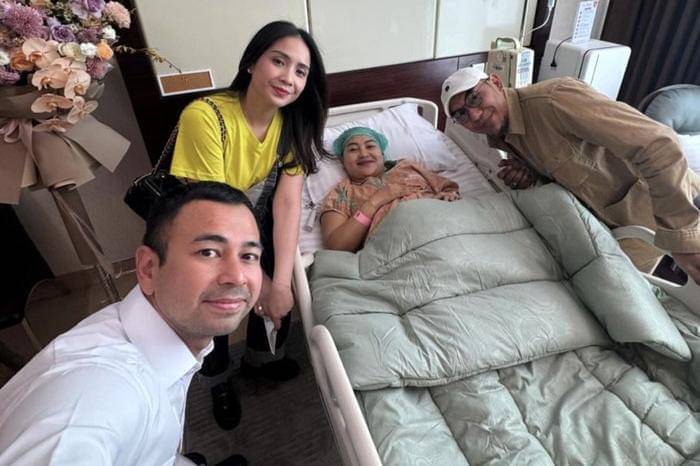 Foto Kenangan Mpok Alpa bareng Artis