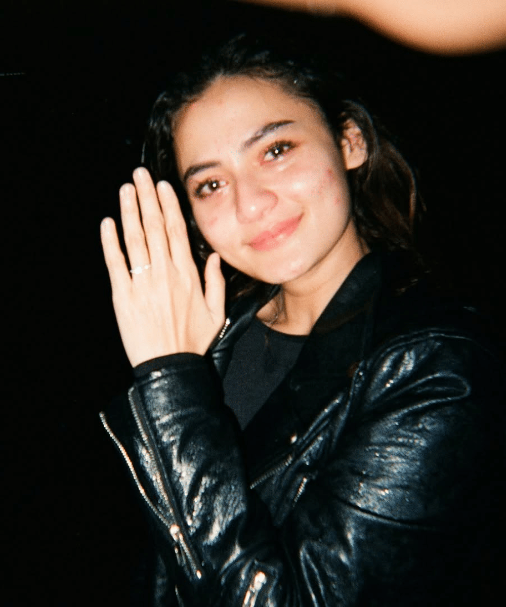 Foto Rachquel Nesia Dilamar di Kuburan