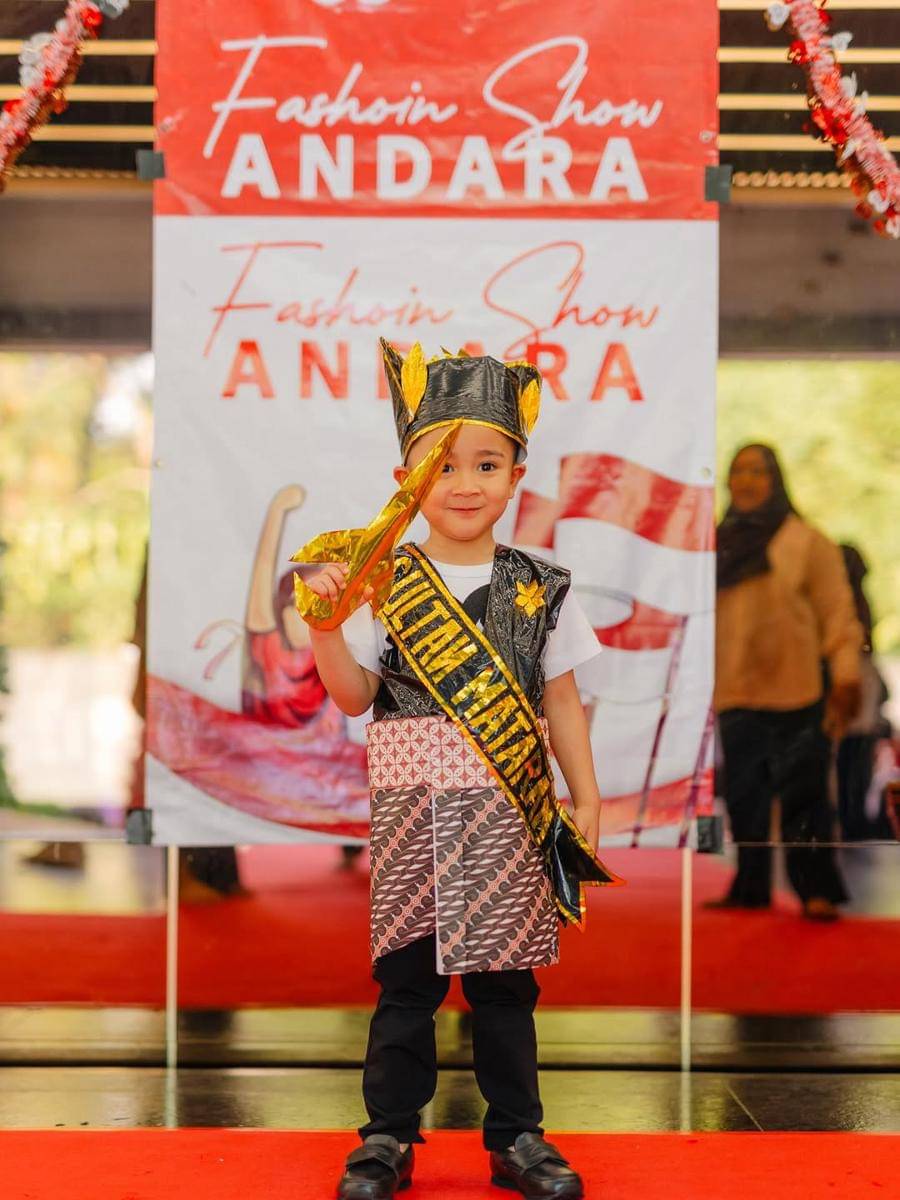 potret Rayyanza ikut lomba fashion show (instagram.com/tercipungcipung)