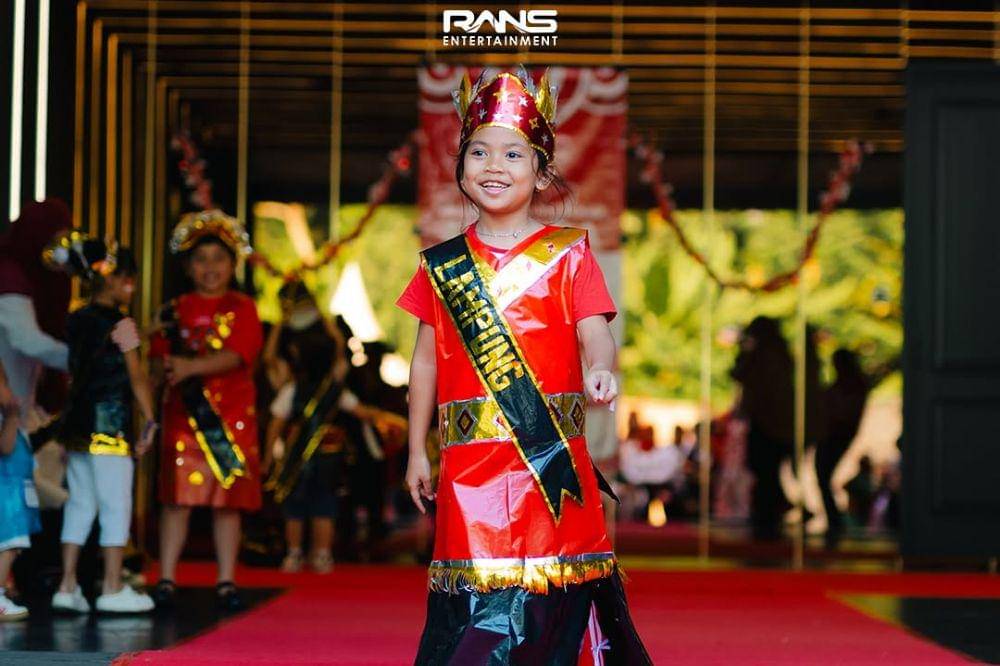 sus rini fashion show