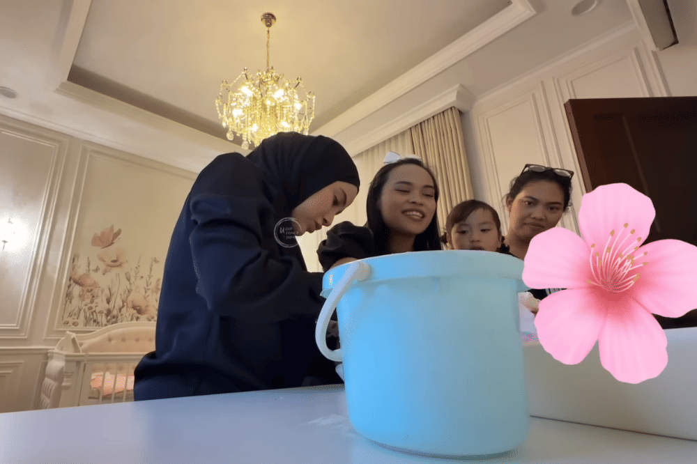 Foto Ueno Family ke Rumah Fadil Jaidi, Jenguk Baby Aisha 6.png