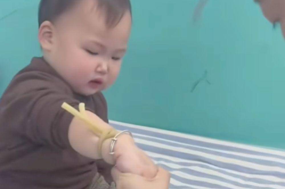 balita sabar saat diinfus