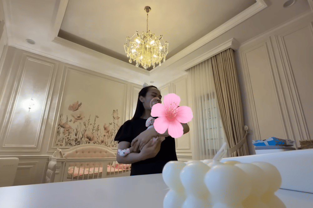 Foto Ueno Family ke Rumah Fadil Jaidi, Jenguk Baby Aisha 5.png