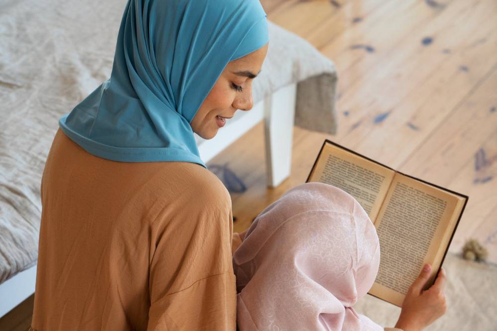 Mama mengajar anaknya