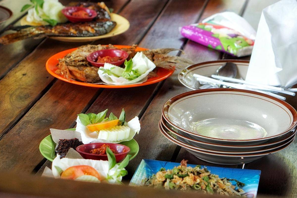 7 Tempat Wisata Kuliner Bekasi, Nyaman Untuk Makan Bareng Keluarga