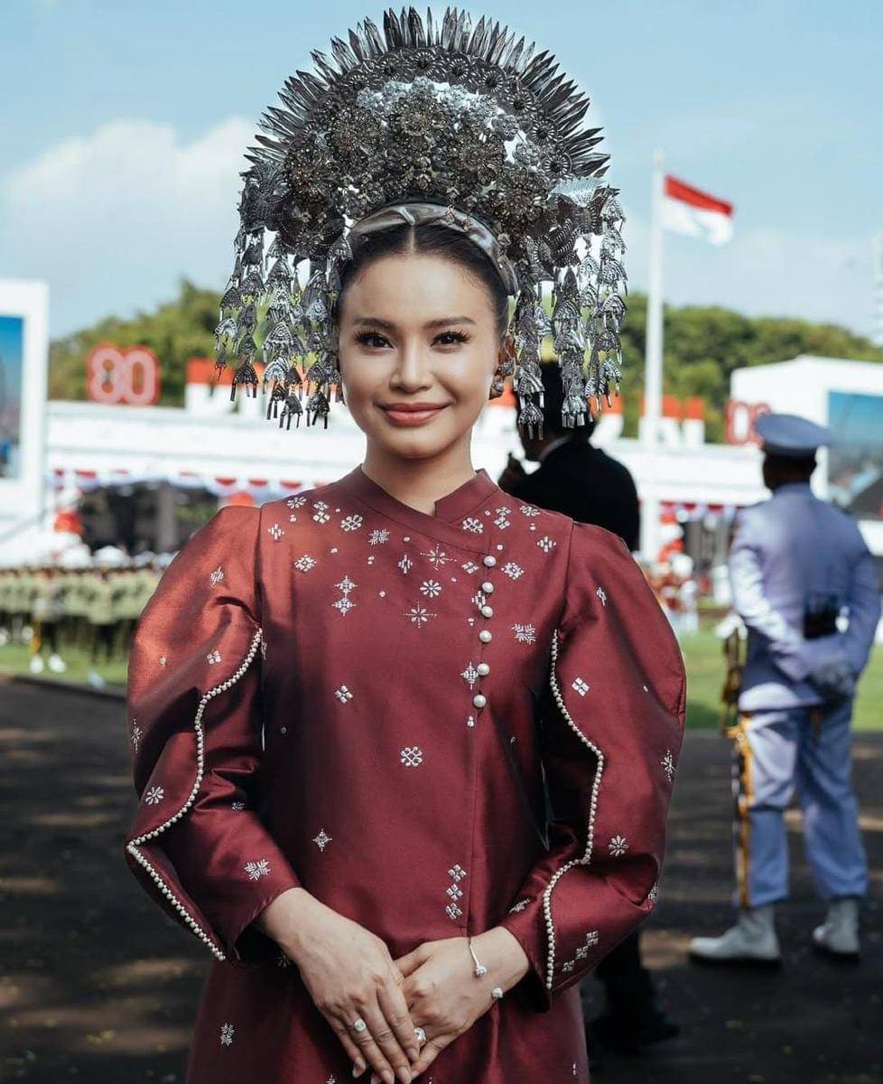 Rossa dengan outfit 17 Agustus