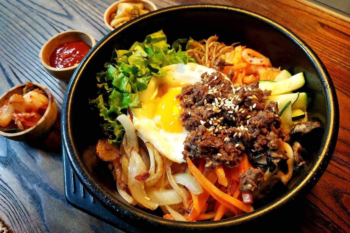 Kenali risiko yang perlu dihindari saat makan bibimbap 