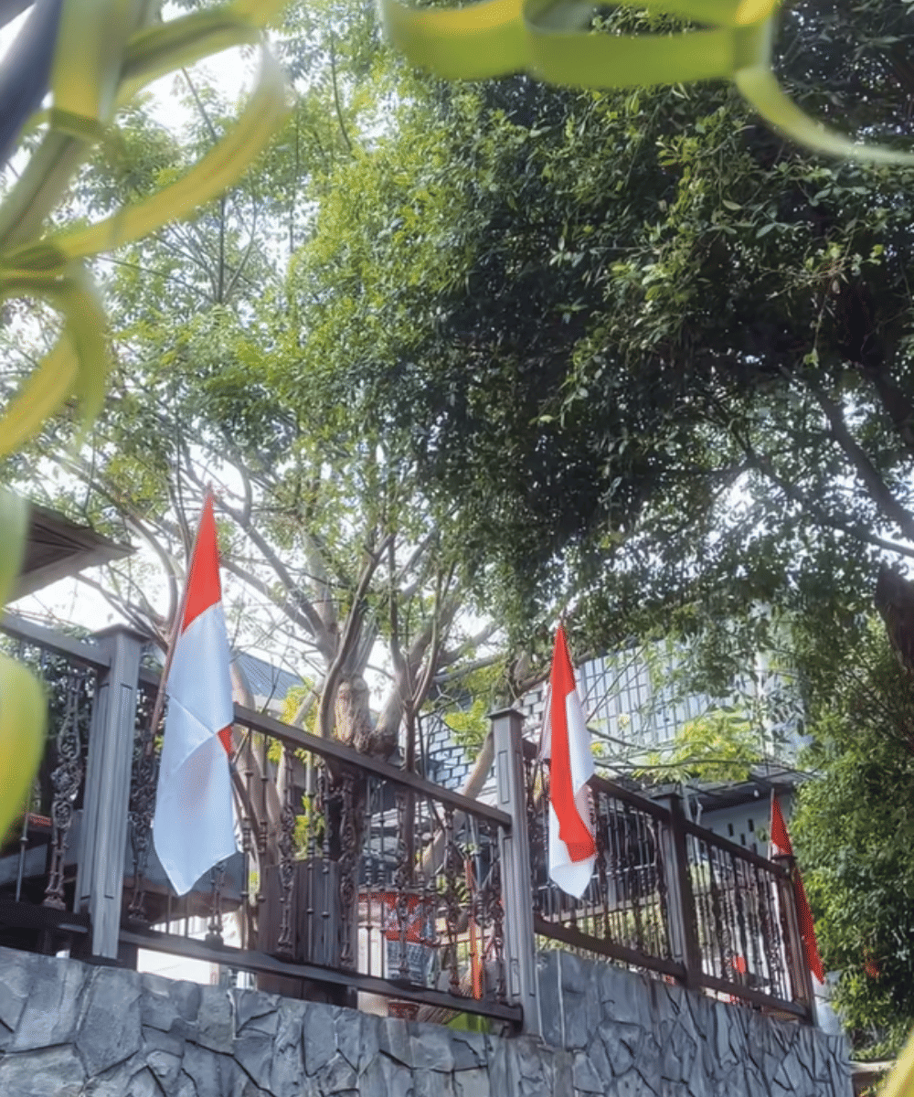 7 Foto Dekorasi 17 Agustus di Rumah Irfan Hakim, Megah dan Asri 4.png
