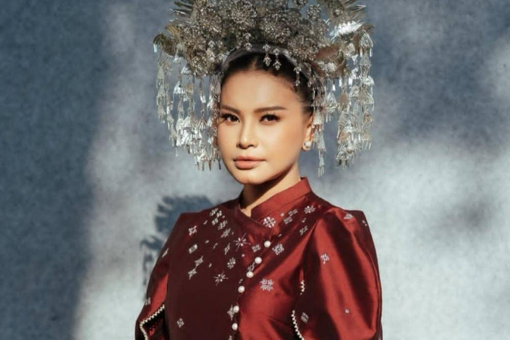 Penampilan Rossa Gunakan Baju Kurung dalam Peringati HUT Kemerdekaan.jpg