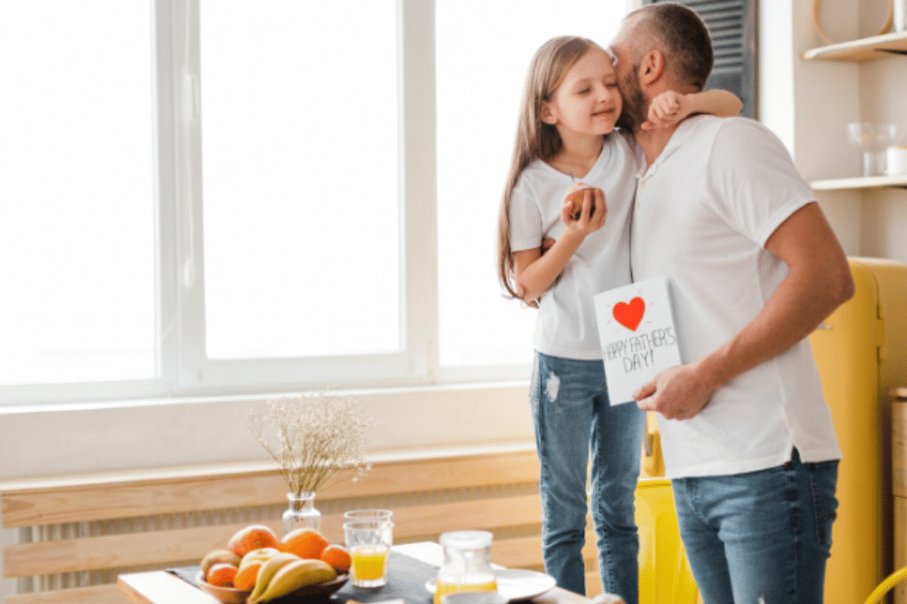 5 Respons Papa untuk Pertanyaan “Aku Cantik Nggak?” dari Anak Perempuan